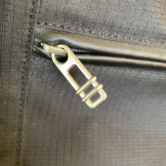 Tumi Tote like New - Picture 3 of 12